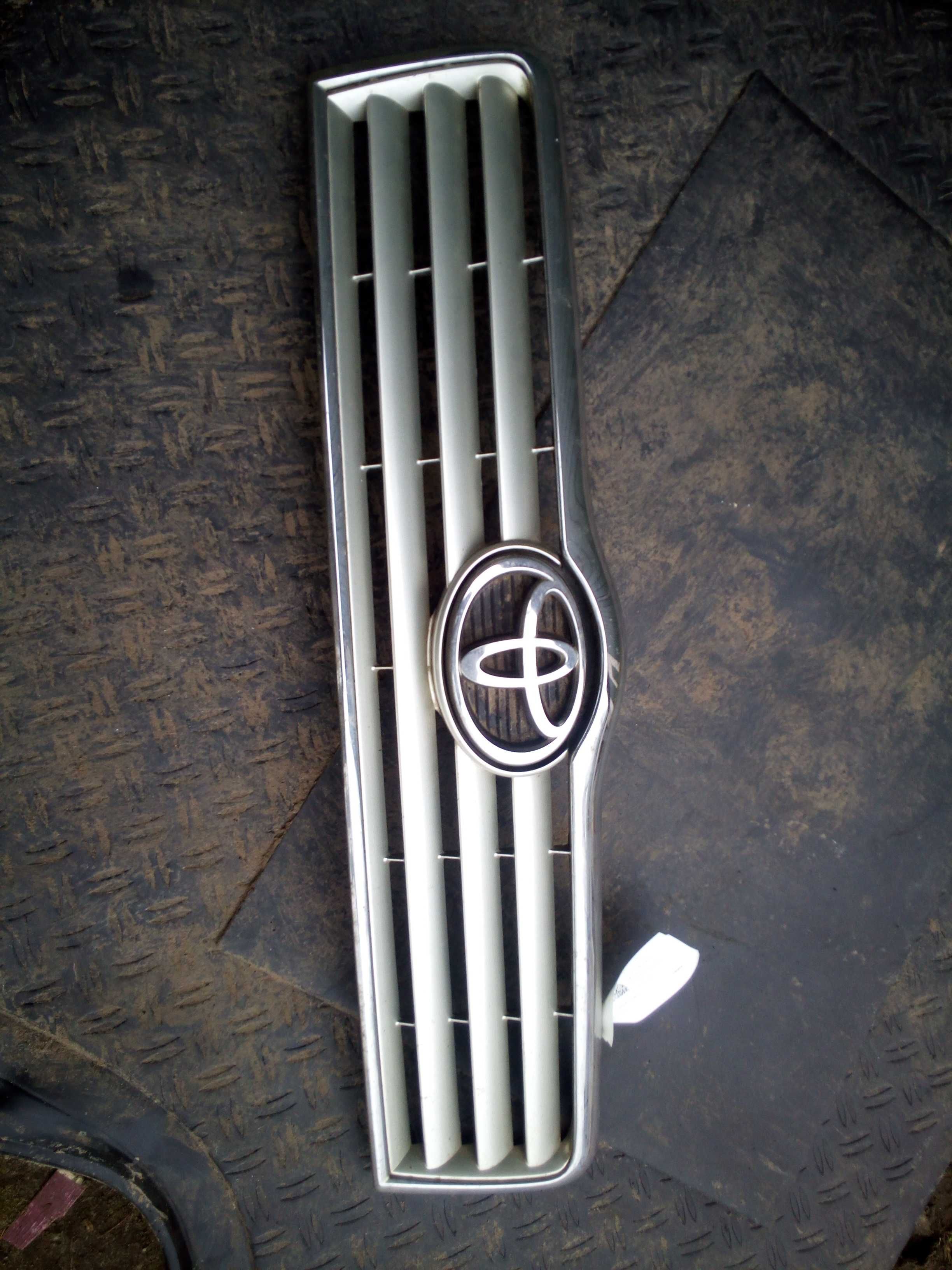 TOYOTA avensis t25 03-06 grill gril atrapa 1C0