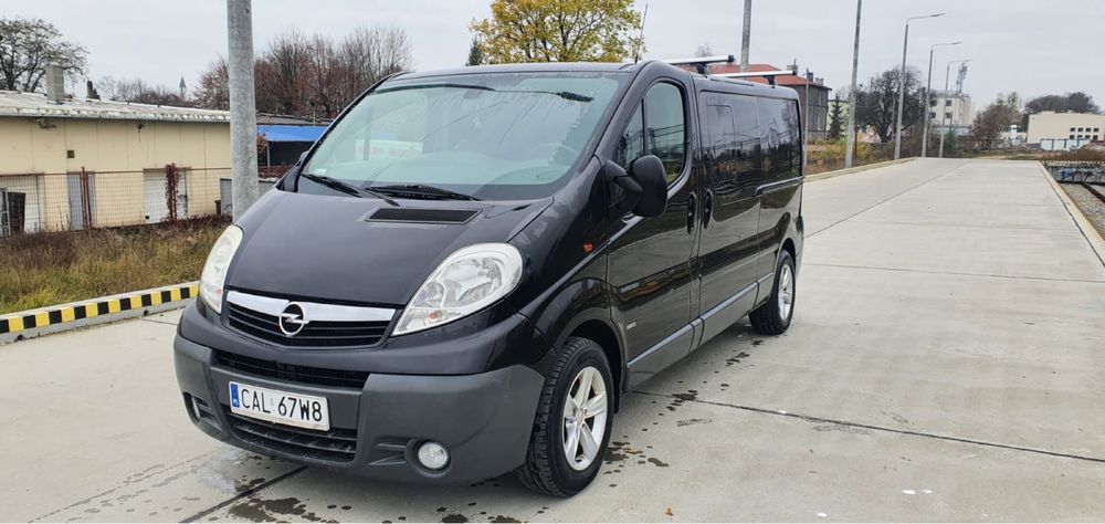 Opel Vivaro 2.5 CDTI Brygadówka