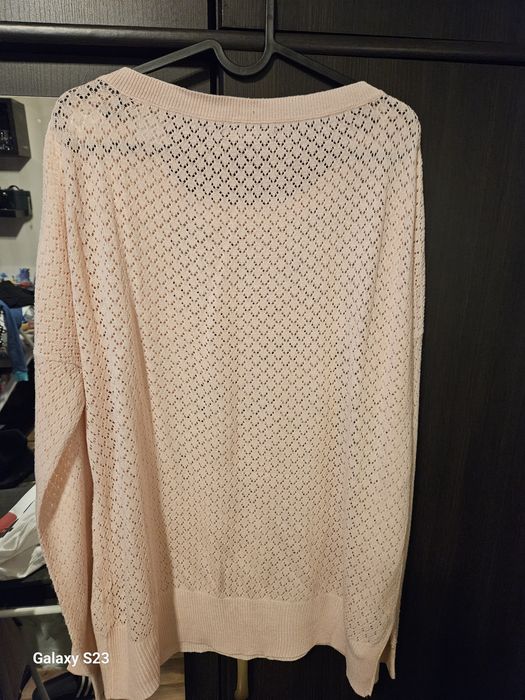 Lekki,ażurowy sweterek marki "Mohito" rozm.42