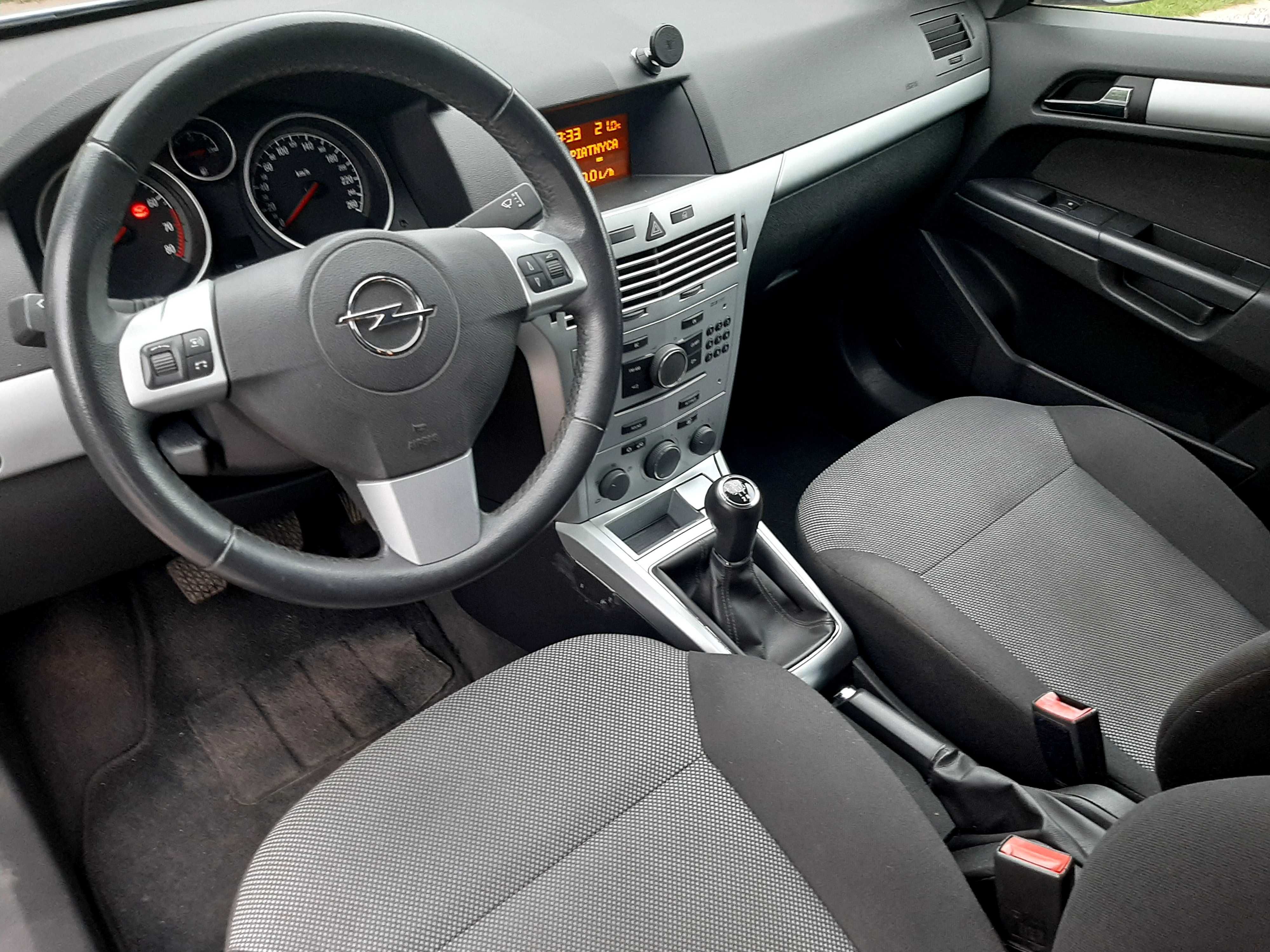 Продам авто Opel Astra H 1.6 бенз 2008