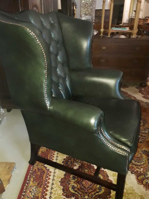 Gabinetowy fotel Chesterfield uszak skórzany