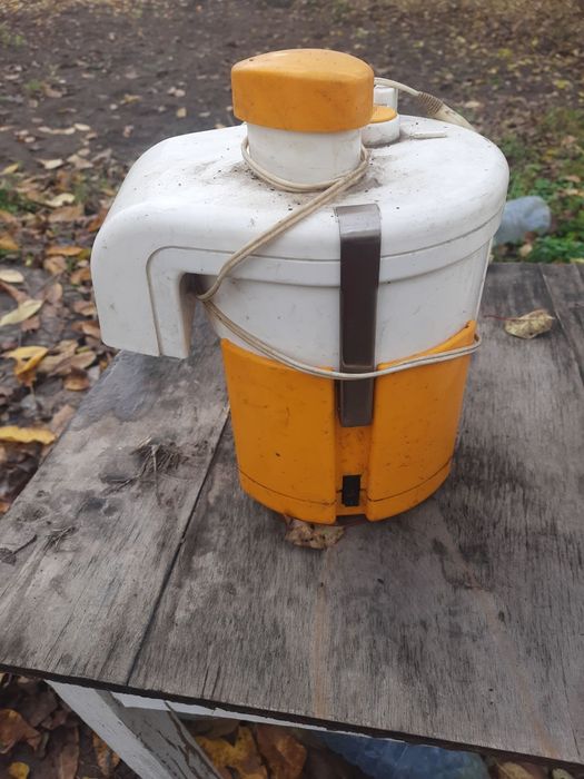 Продаю соковыжималку советских времен