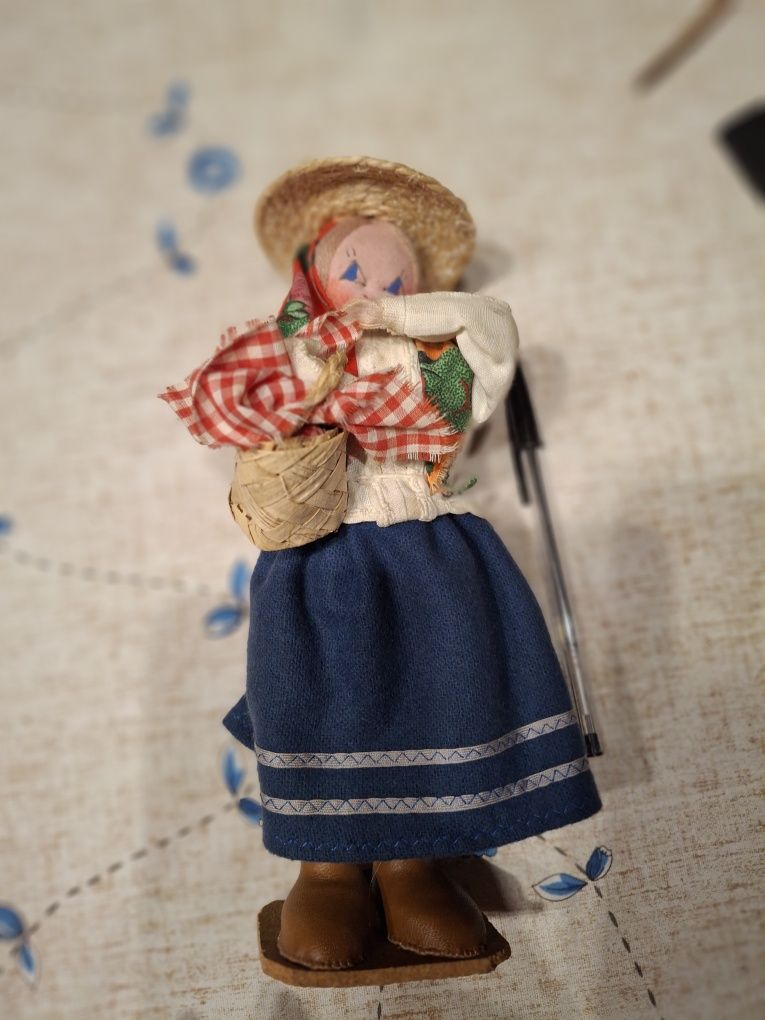 Boneca antiga regional tipo Maria Helena