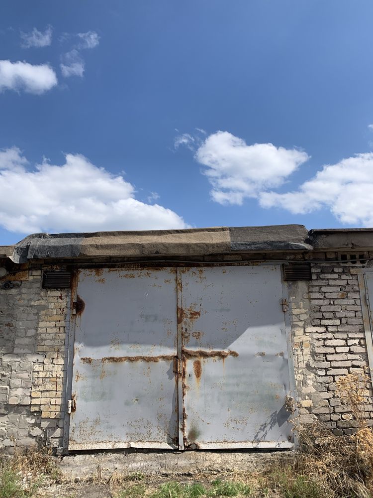 Продам гараж в кооперативі  на Соцмісті.