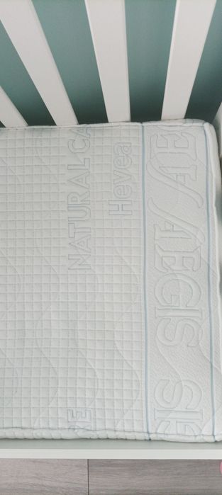 Łóżeczko dziecięce z materacem Hevea Baby i szufladą 120x60