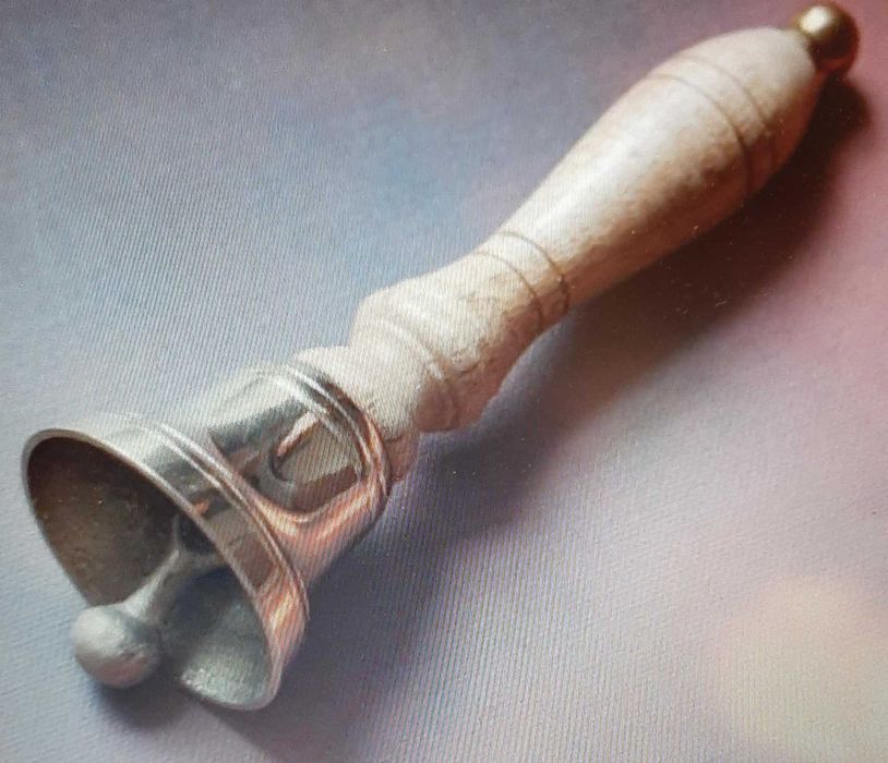 Dzwonek dzwon ręczny szkolny mikołaja kibicowania