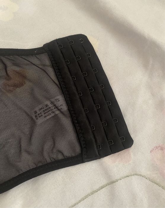 Корсет с чашками в сетку