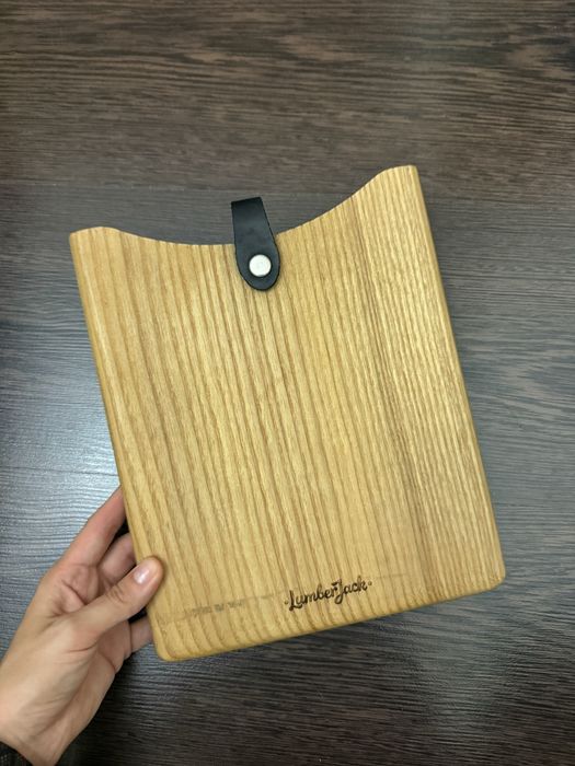 Деревʼяний чохол для планшета