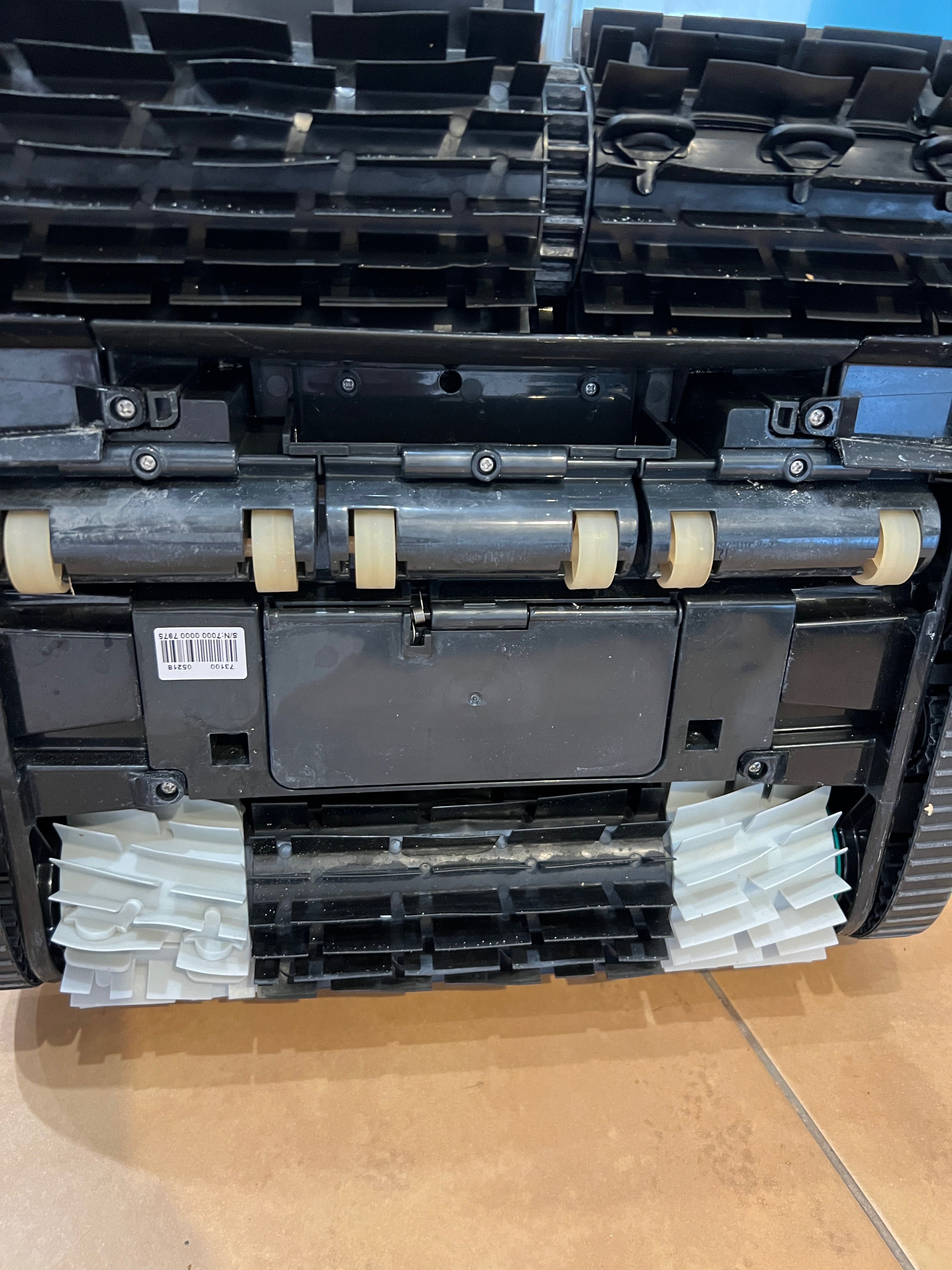 Robot czyszczący  basen TEBAS 7310