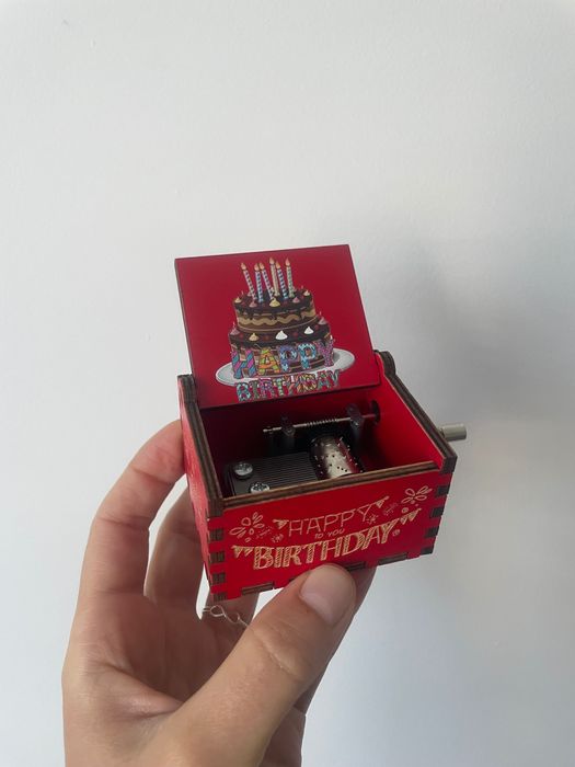 Drewniana muzyczna szkatułka „Happy Birthday” – idealny prezent