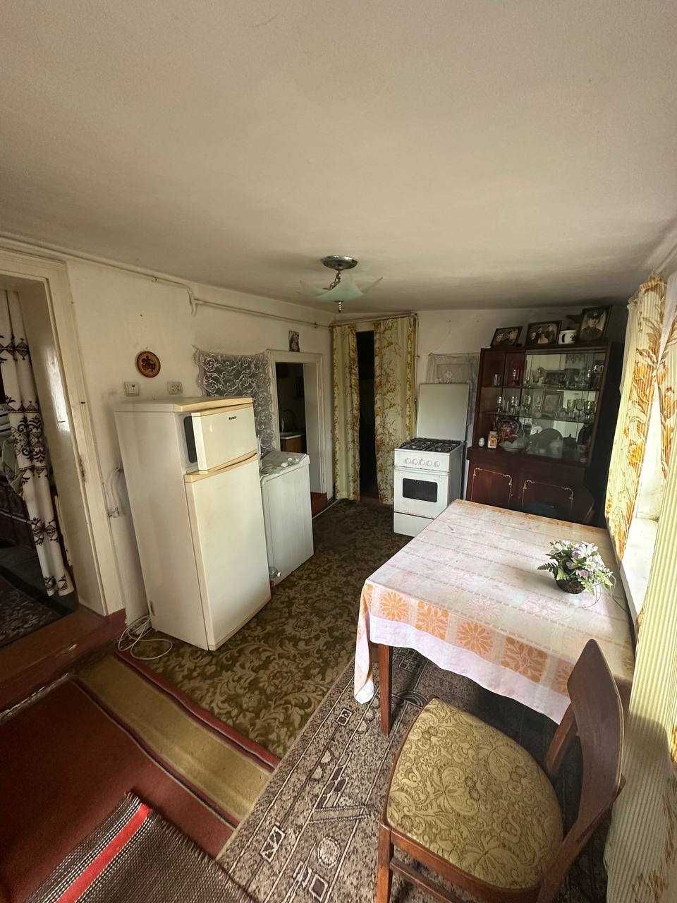 Продається сільський будинок та земельна ділянка, в с. Угринів.