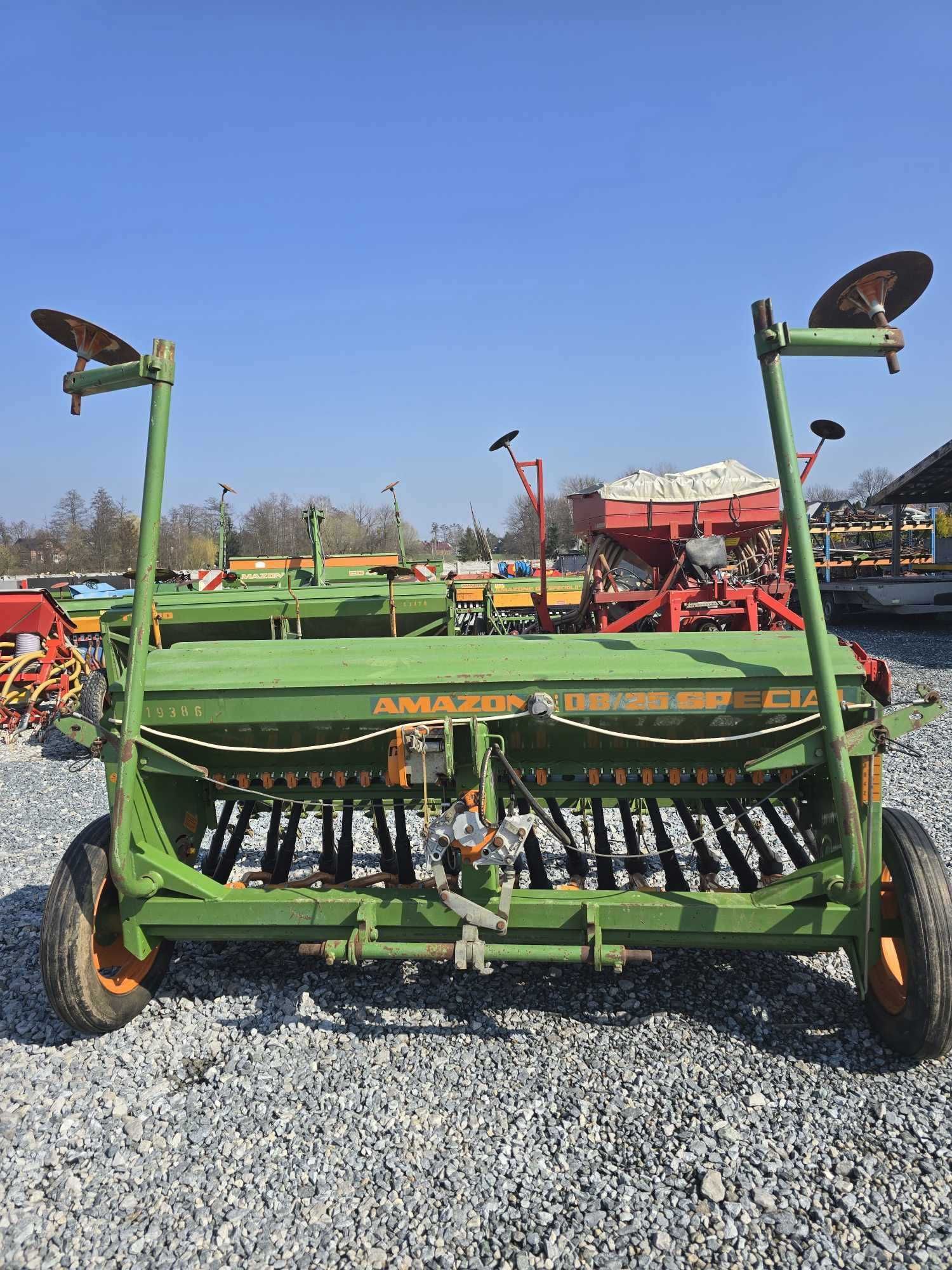 Siewnik do zboża Amazone D8-25 D7 300- Isaria-3m Accord 3m