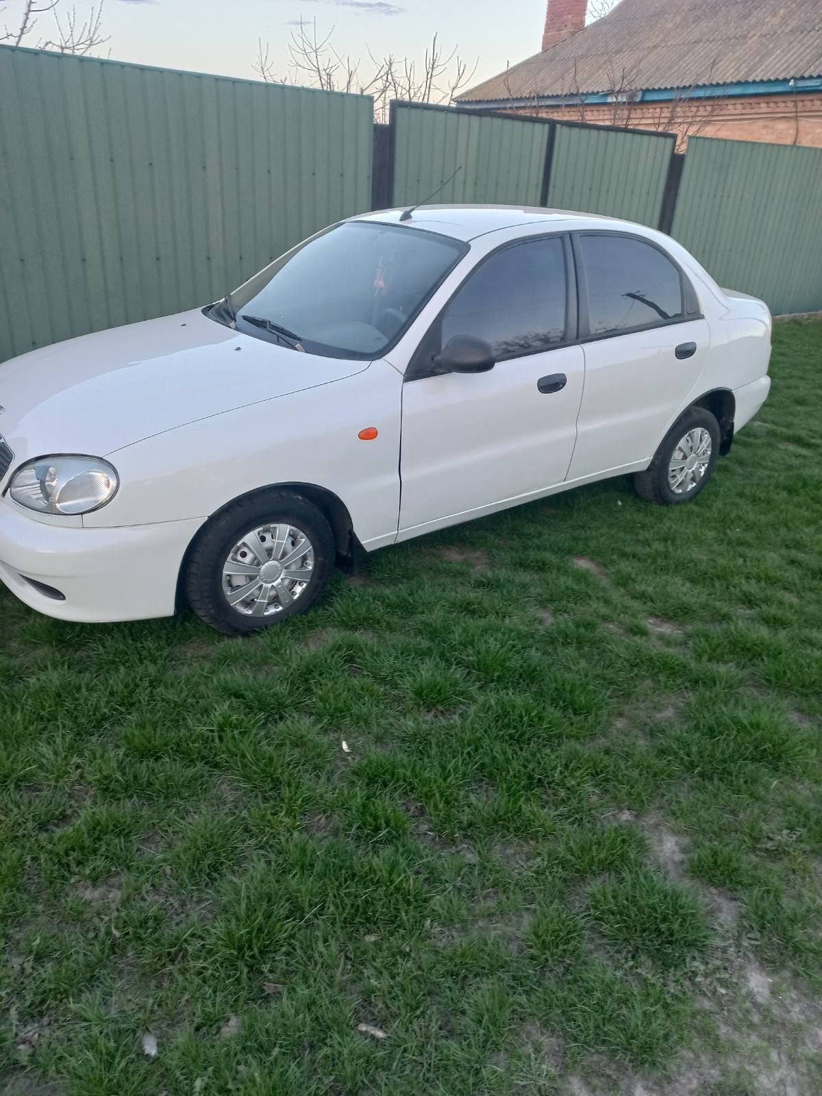 Автомобиль Daewoo lanos