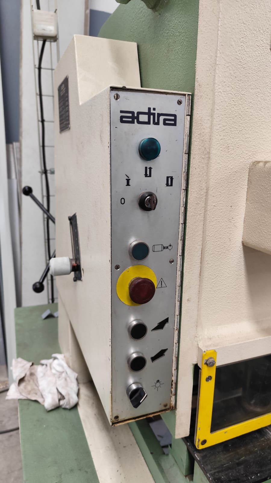 Guilhotina adira GHO-0630