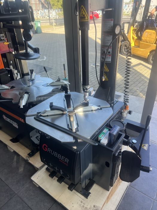 Zestaw maszyn wulkqnizacyjnycb wyważarka i montażownica hofmann