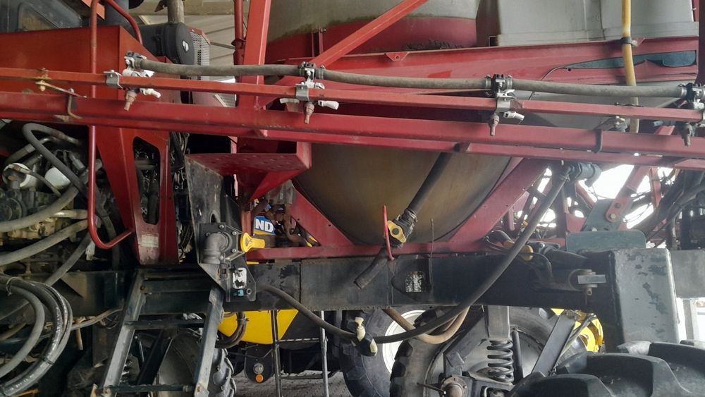 Самохідний оприскувач CASE 3185