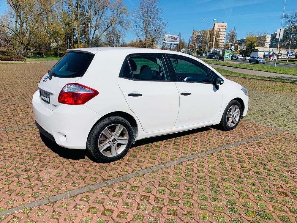 toyota auris Wynajem wypozyczalnia aut nrent.pl wynajmiemy