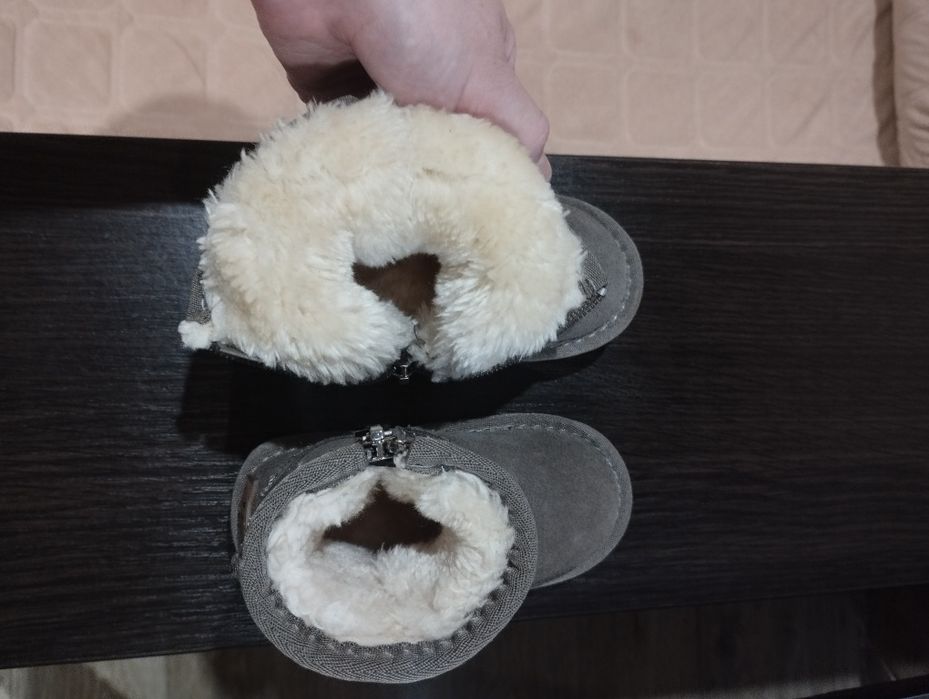 Продам зимові дитячі угги