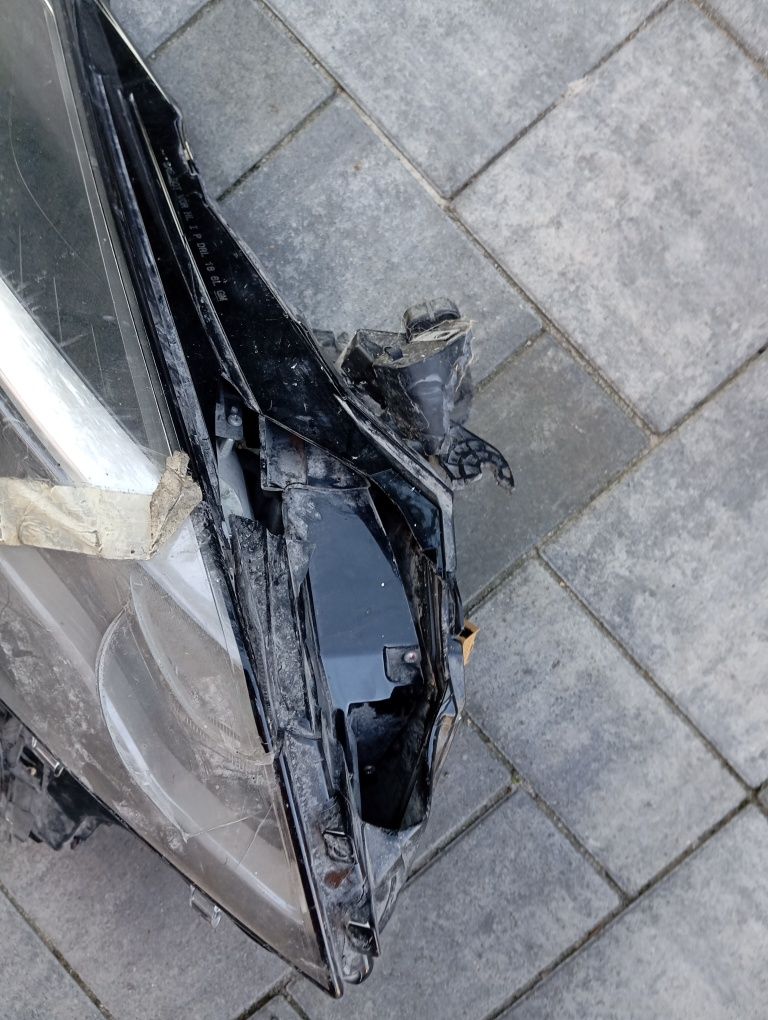 Reflektor lampa przód prawa Cadillac XTS Oryginał