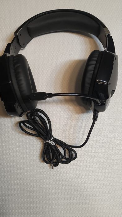 Playstation 4 PRO 1 TB + 1 comando + 1 jogo + auscultadores