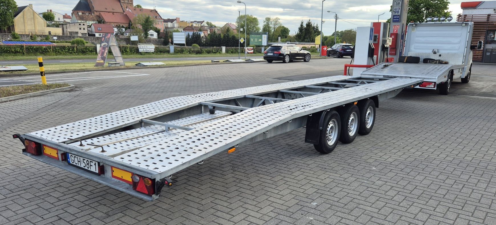 Laweta długa trzy osiowa przyczepa na dwa 2 auta Niewiadów BR3 8m×2.1m