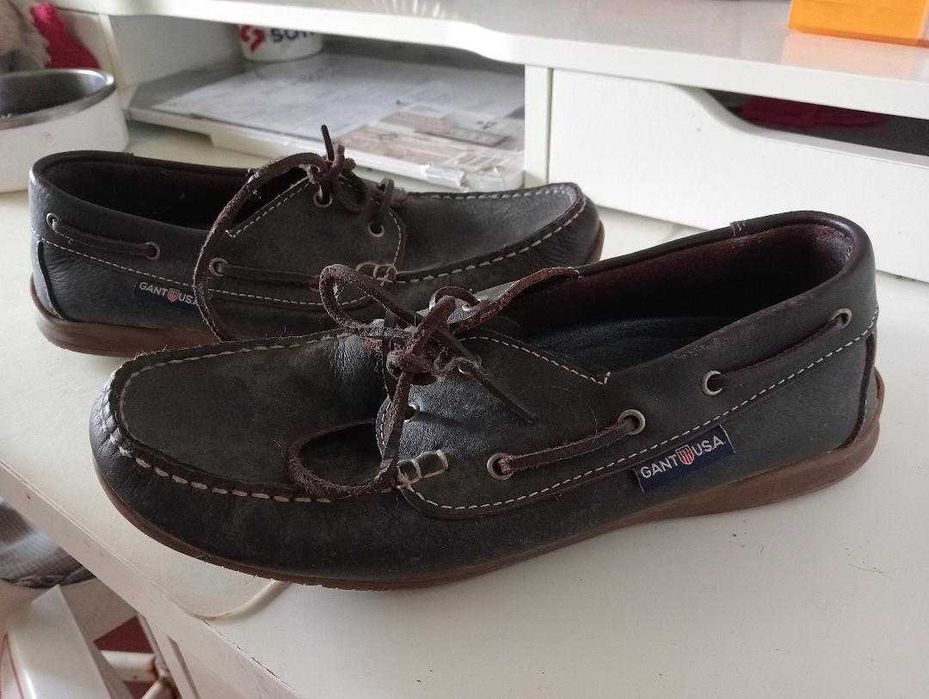 Sapatos de homem em bom estado