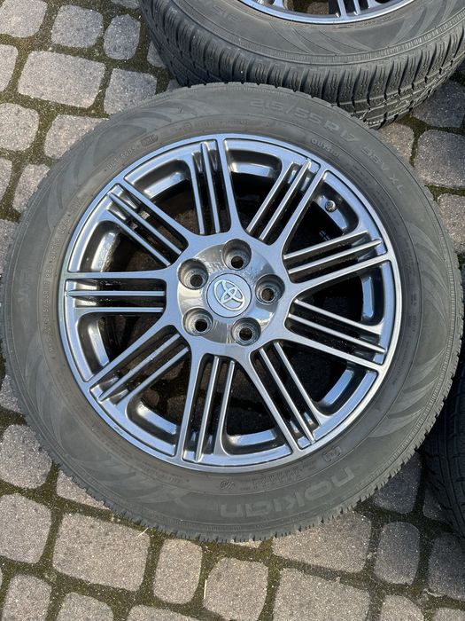 Alufelgi Toyota Avensis wraz z oponani zimowymi Nokian