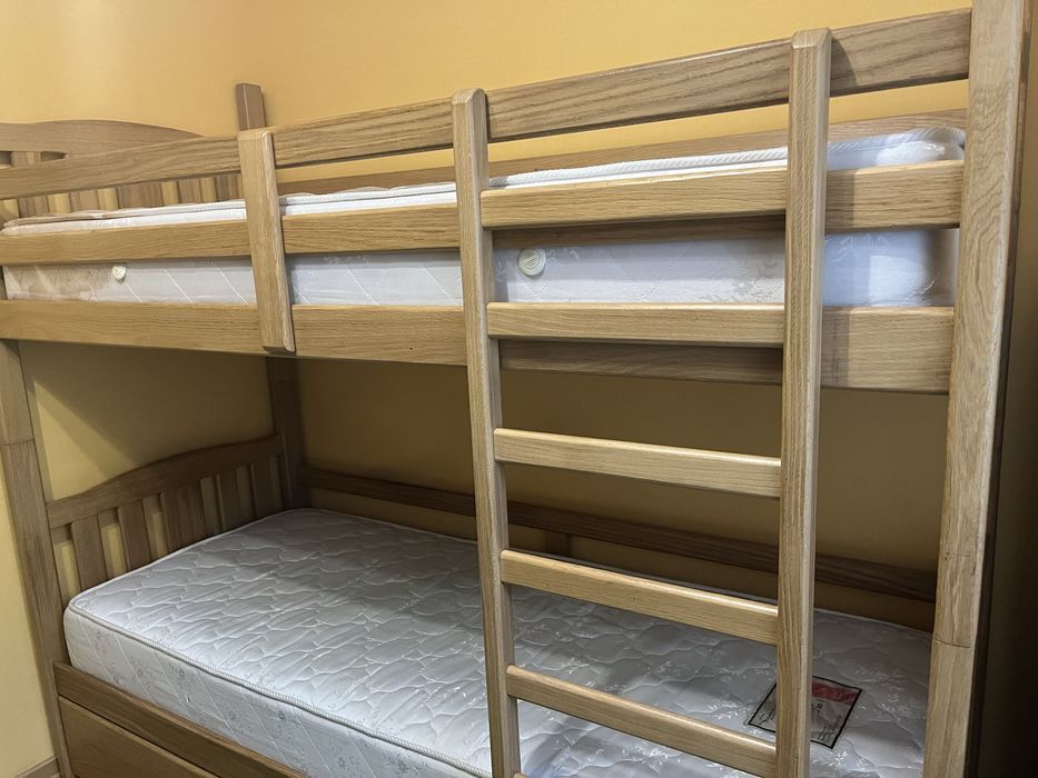 Двоярусне ліжко з дубу в ідеальному стані 200см/85см+2 матраци