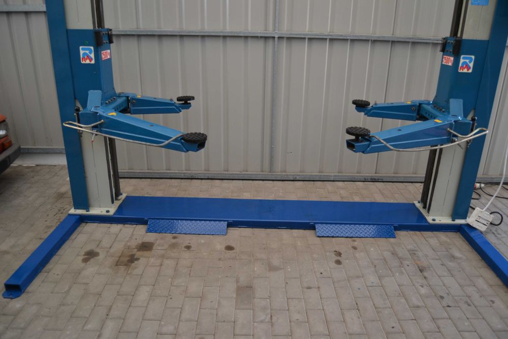 Podnośnik dwukolumnowy Ravaglioli KPN305 rama śrubowy podnosnik 2500kg