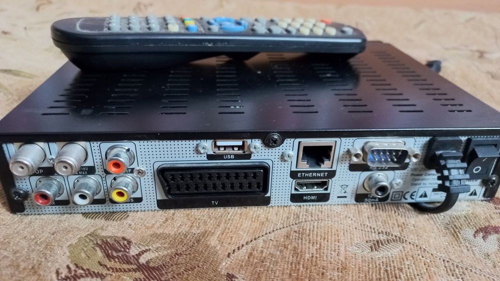 Тюнер супутниковий