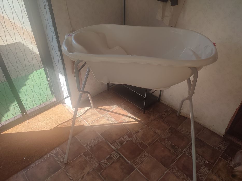 Ванночка для купання на підставці