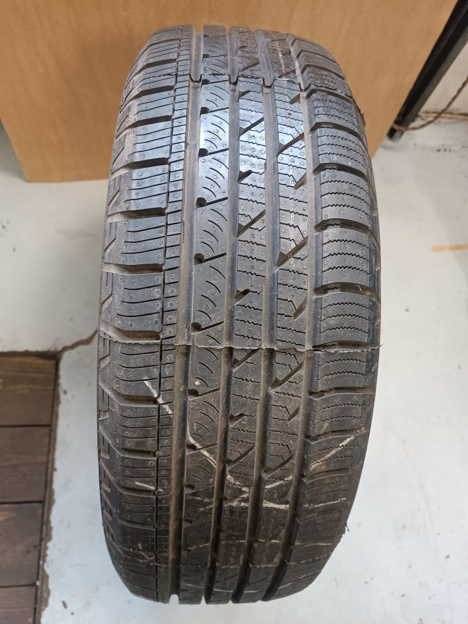 235/65R17 Continental Cross Contact LX