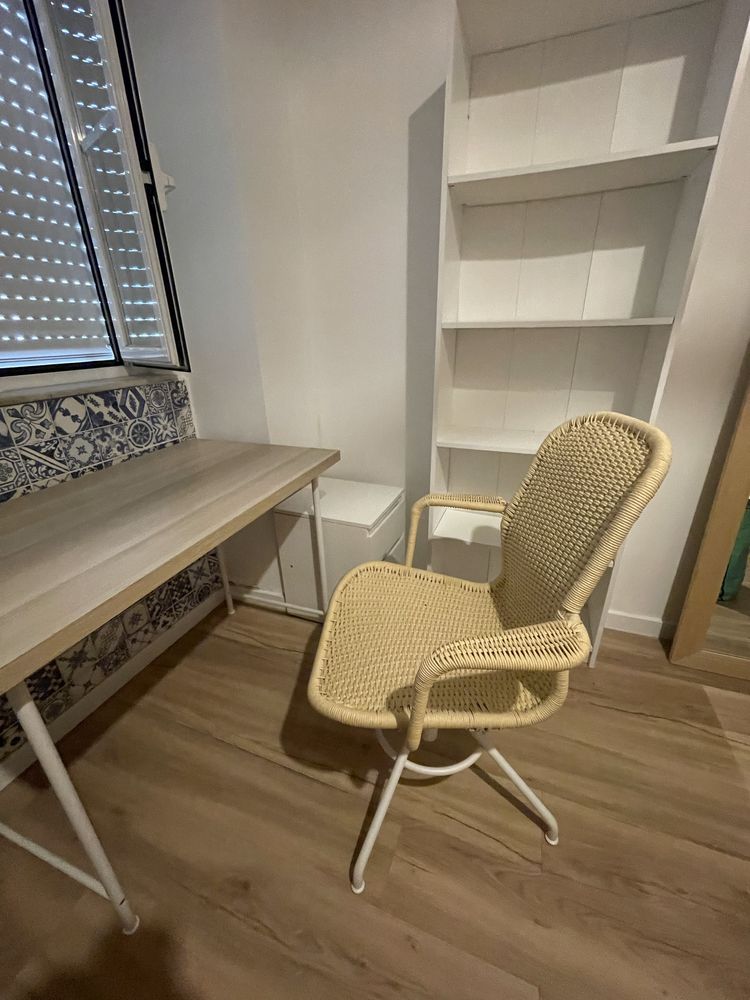 Vendo mobilia de escritorio. Cadeira + secretaria + estante