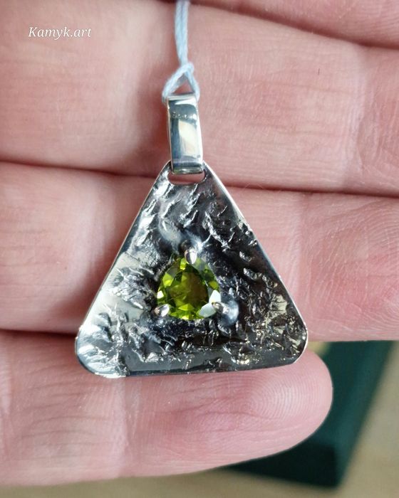 Wisiorek Srebro 925 Naturalny Peridot Handmade