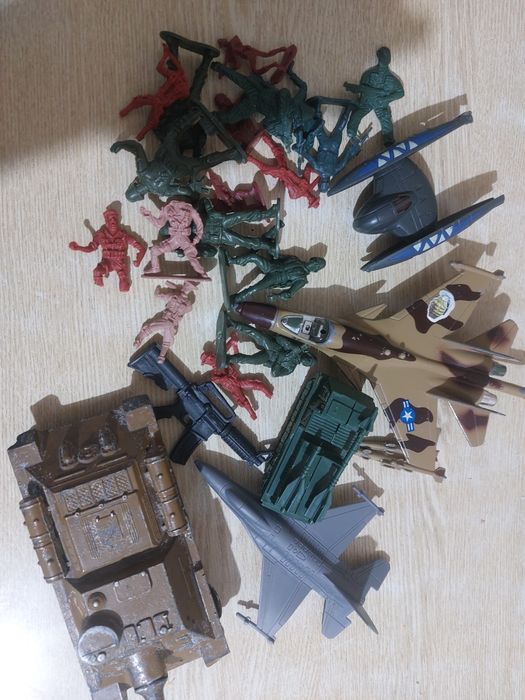 Іграшковий набір для хлопчиків танки літаки