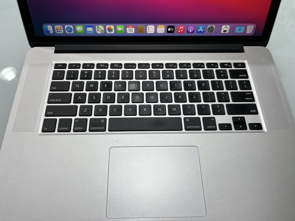 Macbook pro 15 2015 i7 16GB RAM 256GB IOS Sonoma, Como Novo Sem Riscos