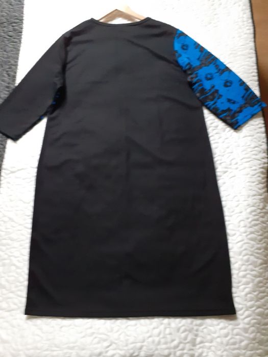 Sukienka czarna z aplikacją roz 50