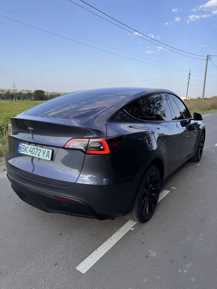 Tesla model Y 2023р