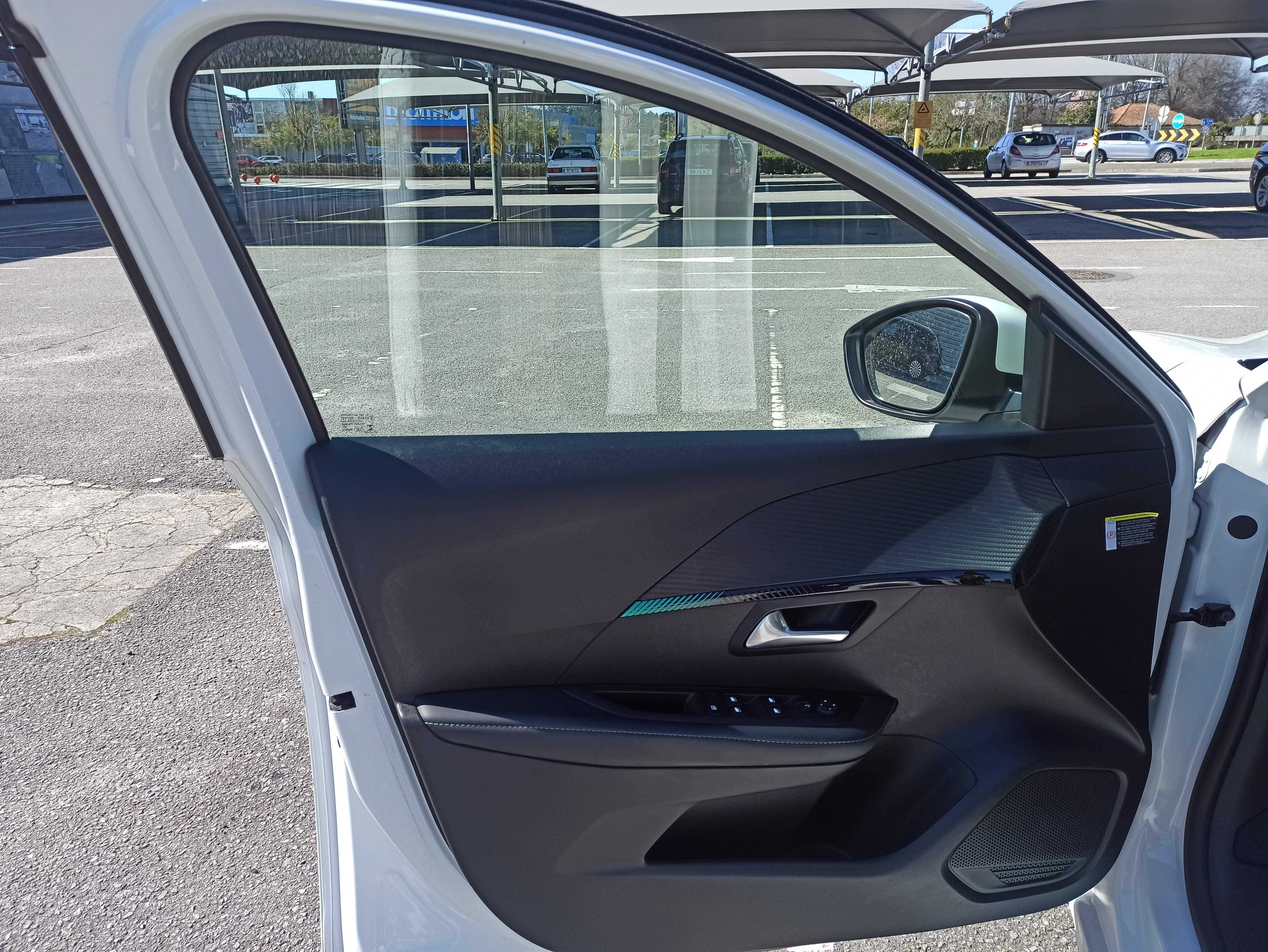 Peugeot e-208 Elétrico 50Kwh Allure (IVA Dedutivel)