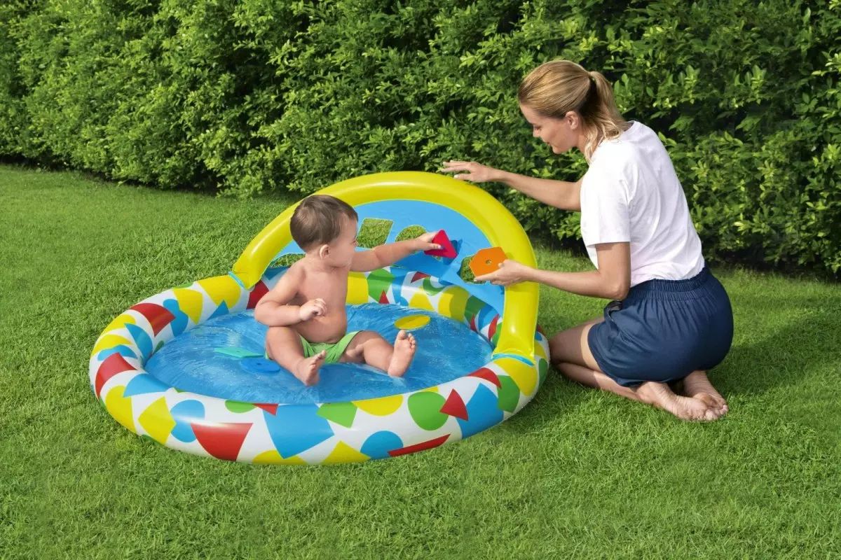 Bestway Splash & Learn. Basenik z sorterem kształtów i bańką wodną