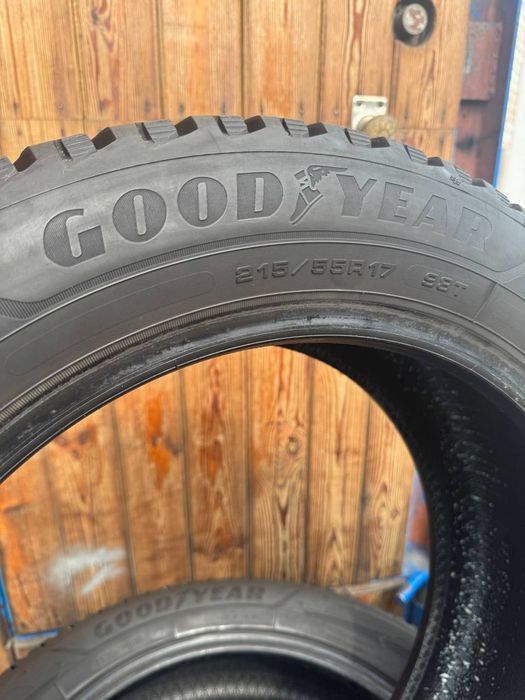 215 55 R17 Goodyear ultra grip зима