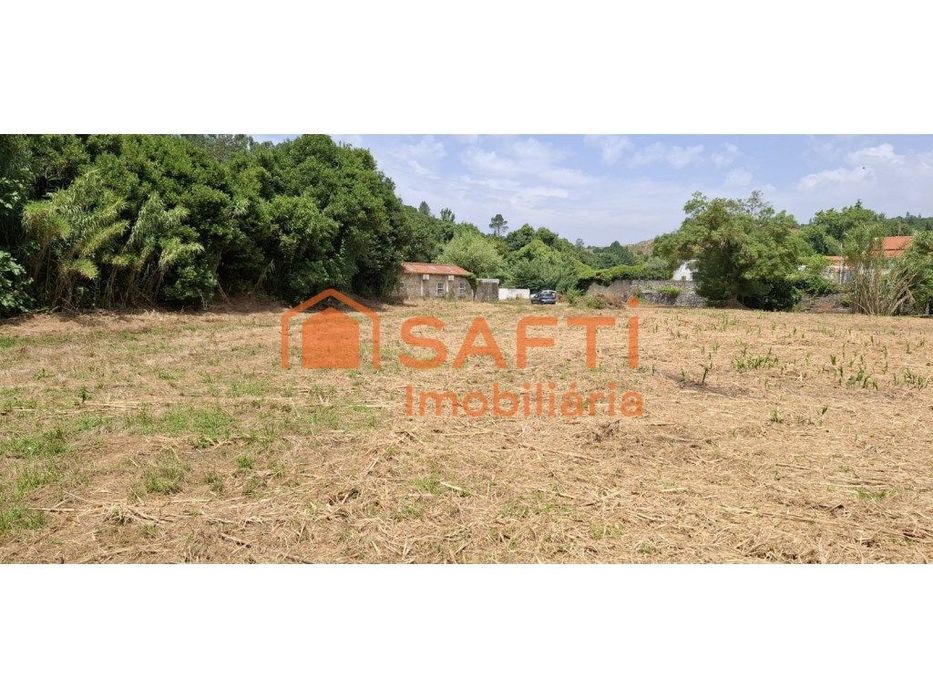 Terreno com possibilidade de construção