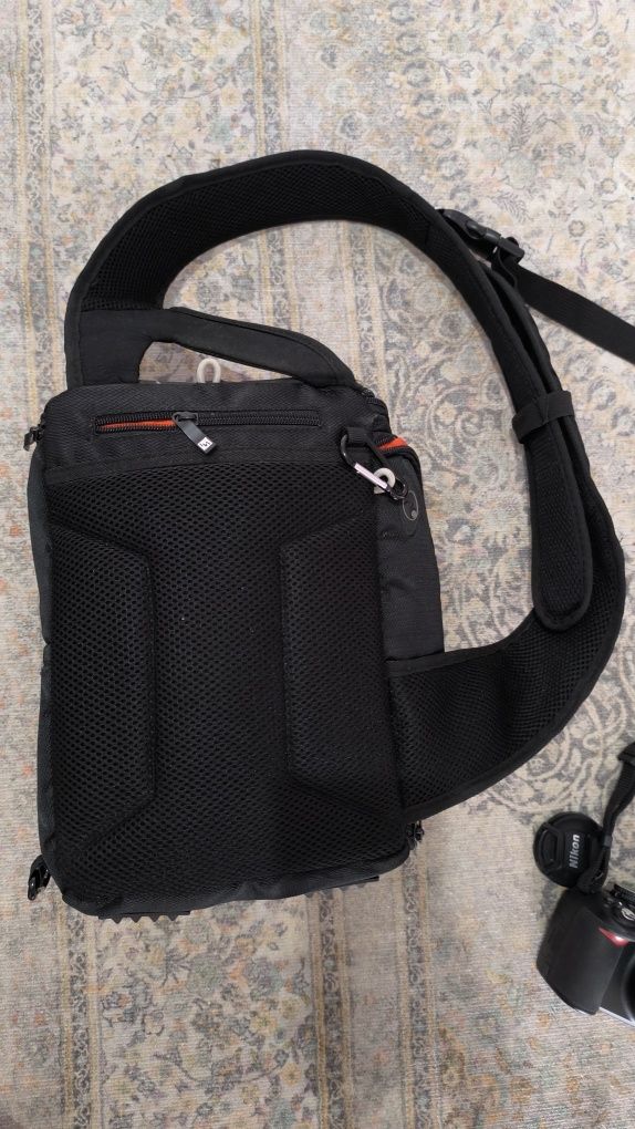 Máquina fotográfica Nikon D3100 quase nova com tripé e bolsa