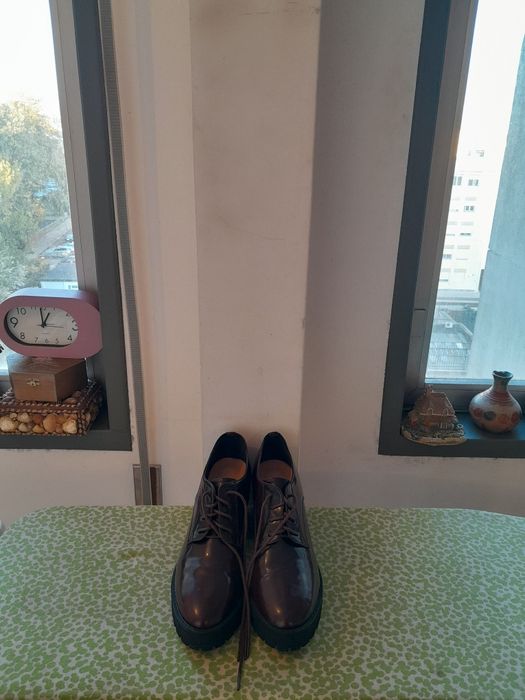 Vendo Sapatos de Senhora LEFTIES muito bonitos como novos