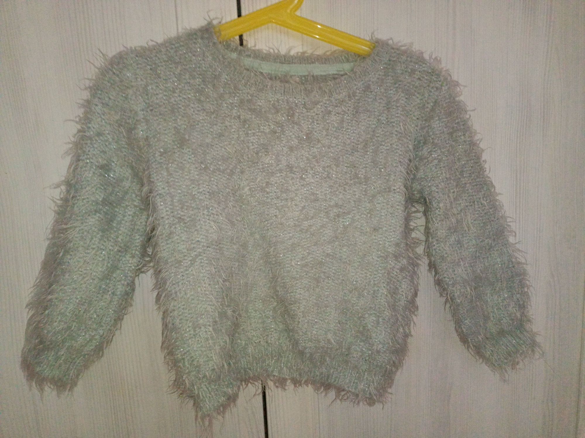 Futrzany dziewczęcy sweter r.110