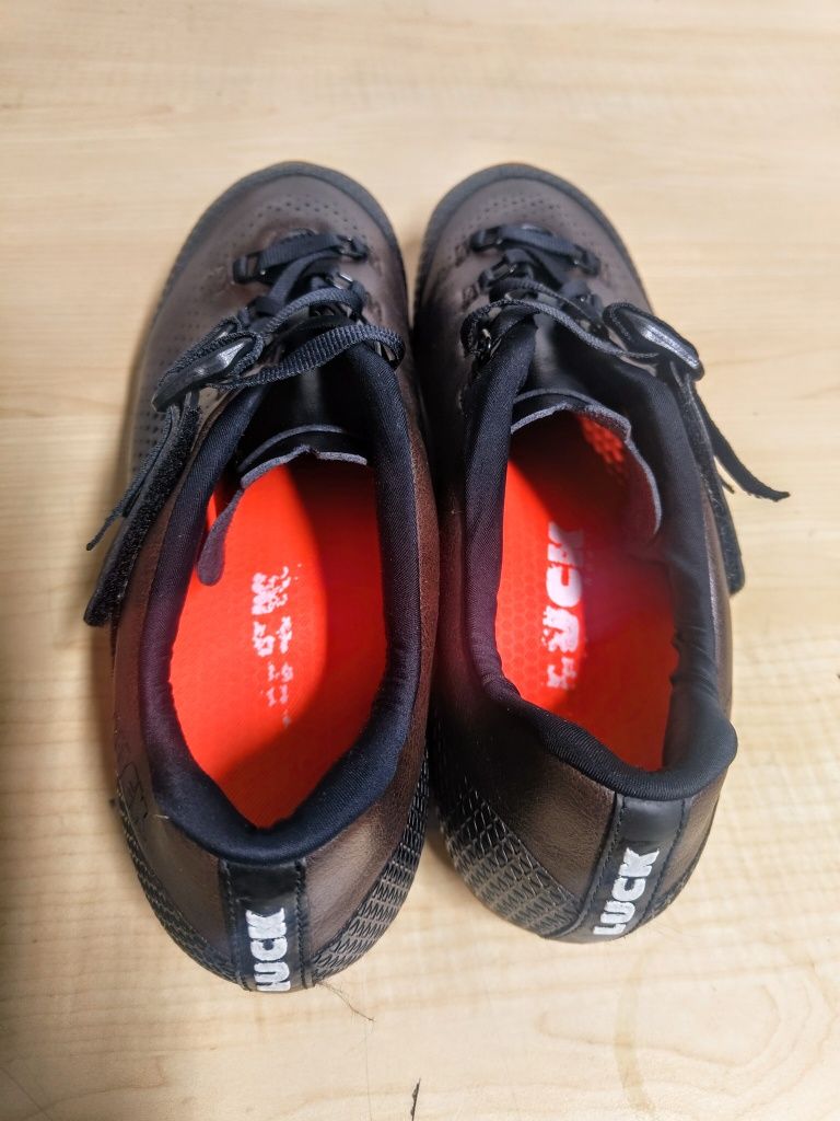 Sapatos de encaixe LUCK