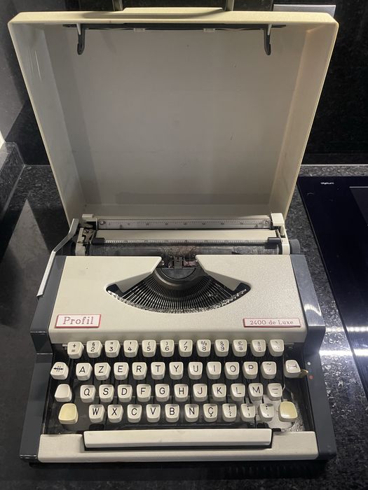 Maquina de escrever antiga