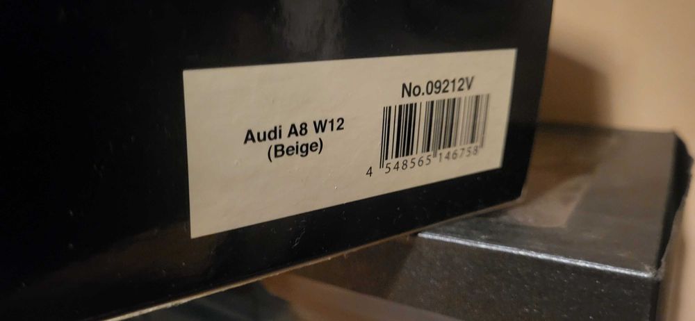 Model 1:18, Audi A8 W12 (2010), Kyosho, złoty