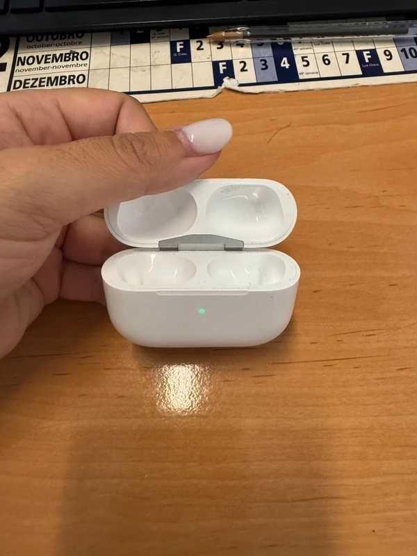 Vendo AirPods Apple originais, 2.ª geração, em perfeito estado.