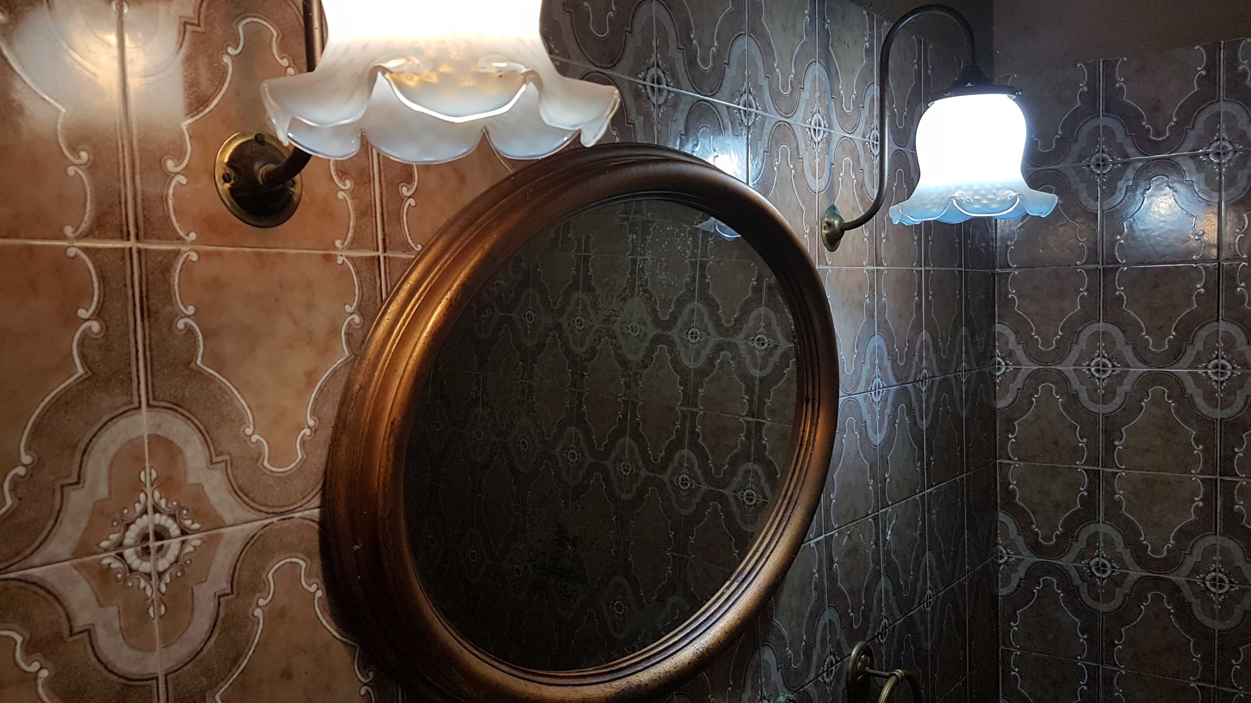 Espelho oval de WC